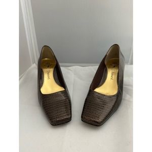 J Renee Heels Cognac Alligator Print Size 7M Heels Gold Insert & Heel Accent